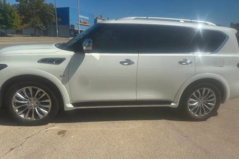 2017 Infiniti QX80 Limited photo 1