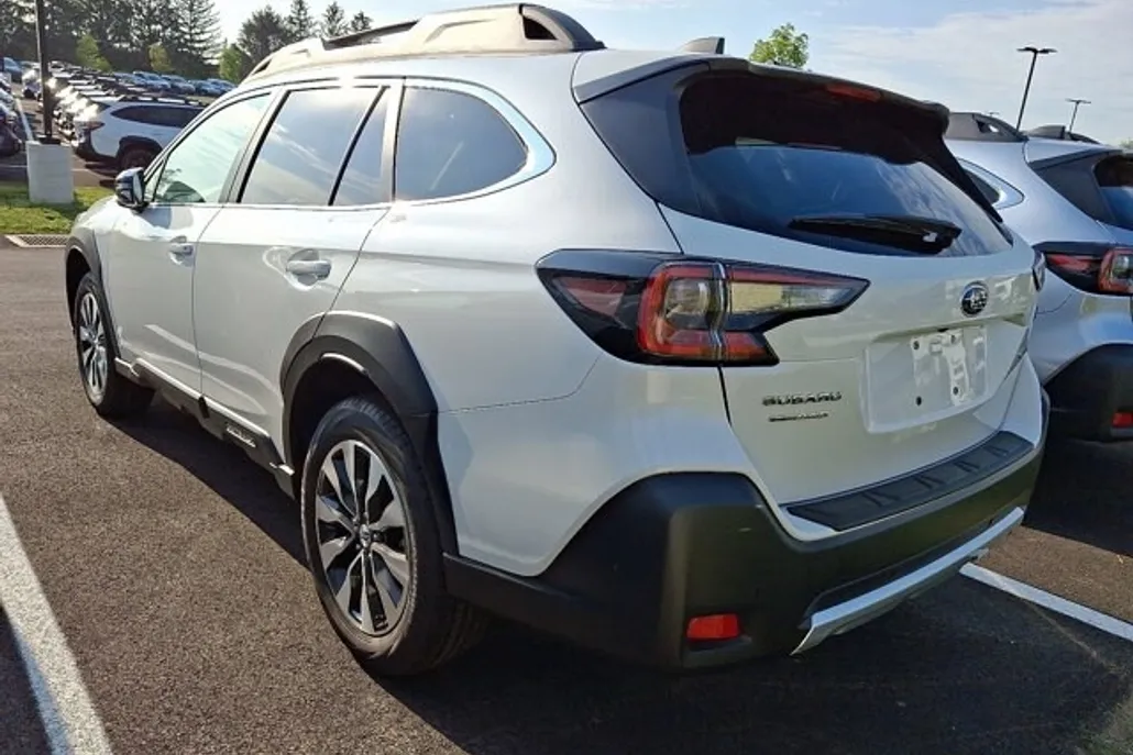 2025 Subaru Outback Limited photo 1