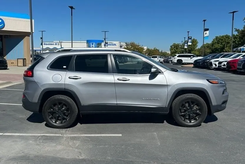 2018 Jeep Cherokee Latitude photo 1