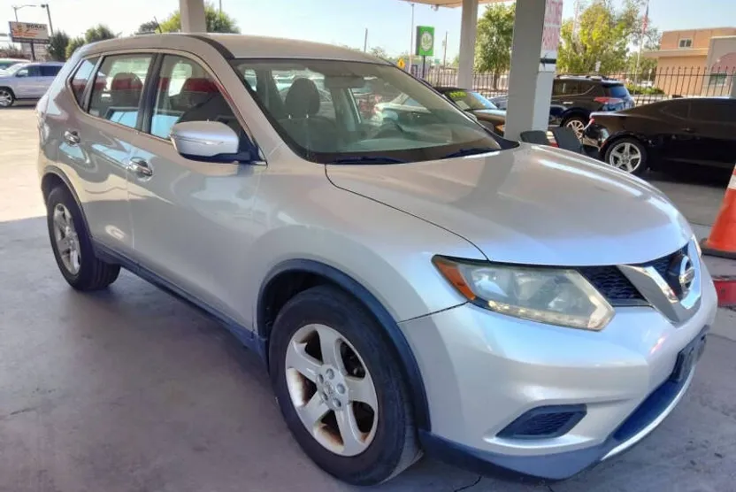 2015 Nissan Rogue S photo 1