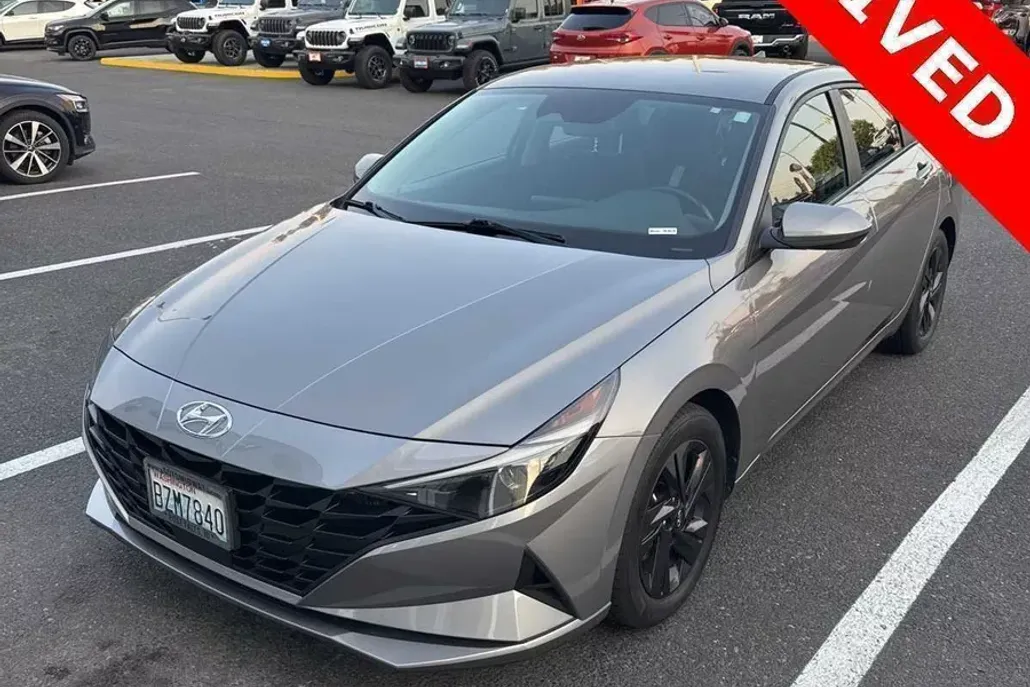 2021 Hyundai Elantra SEL photo 1