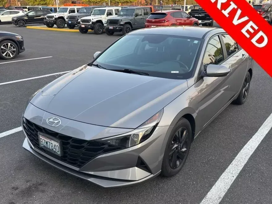 2021 Hyundai Elantra SEL photo 1