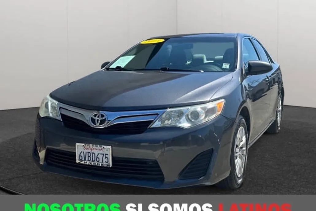 2012 Toyota Camry LE photo 1
