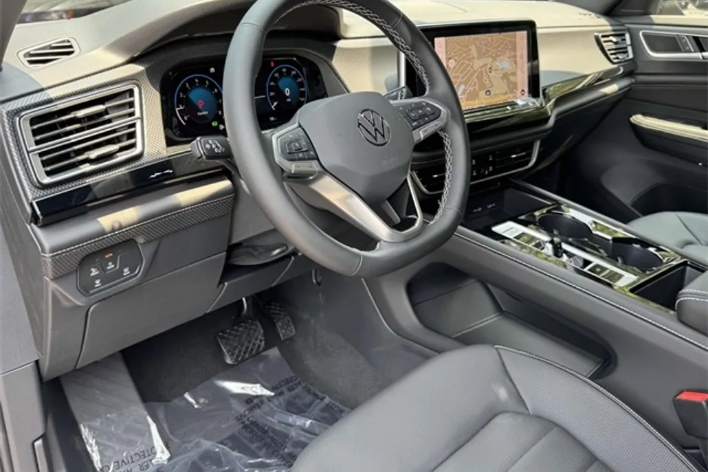 2025 Volkswagen Atlas Cross Sport SEL photo 1