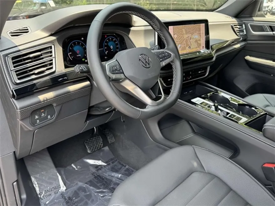 2025 Volkswagen Atlas Cross Sport SEL photo 1