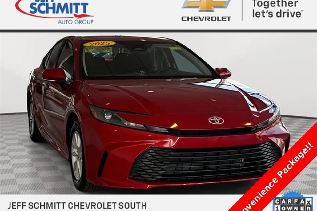 2025 Toyota Camry LE photo 1