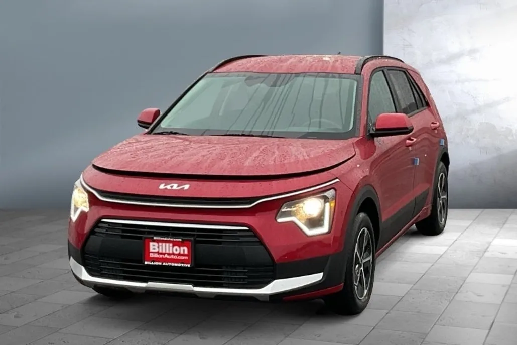 2025 Kia Niro LX photo 1