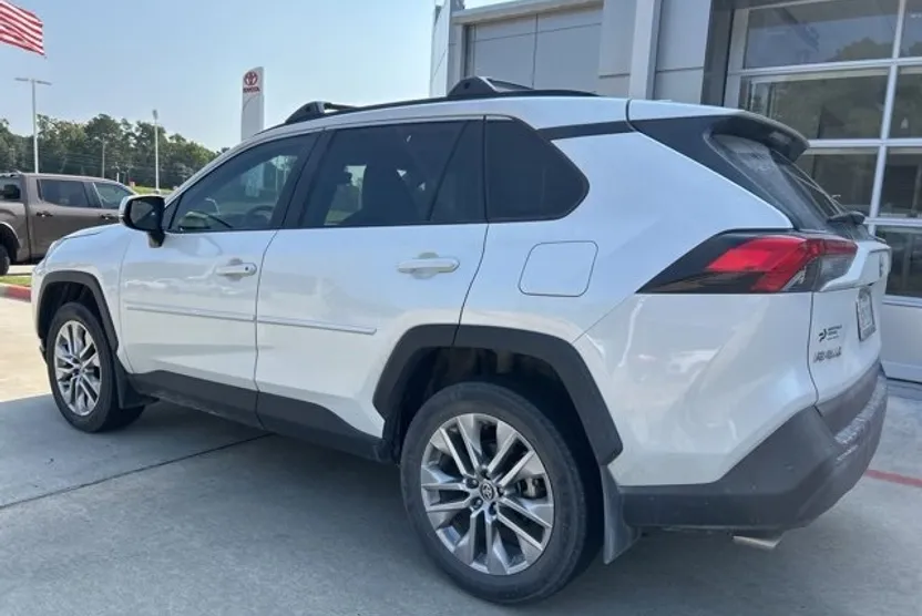 2023 Toyota RAV4 XLE Premium photo 1