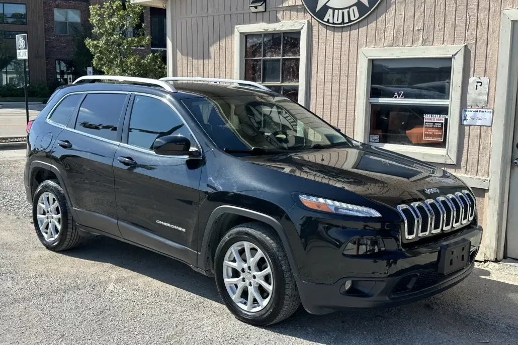 2016 Jeep Cherokee Latitude photo 1