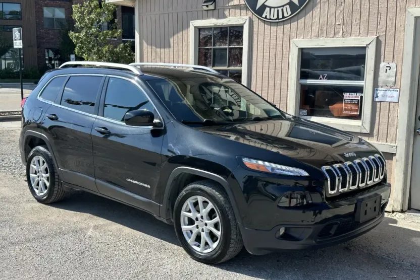 2016 Jeep Cherokee Latitude photo 1