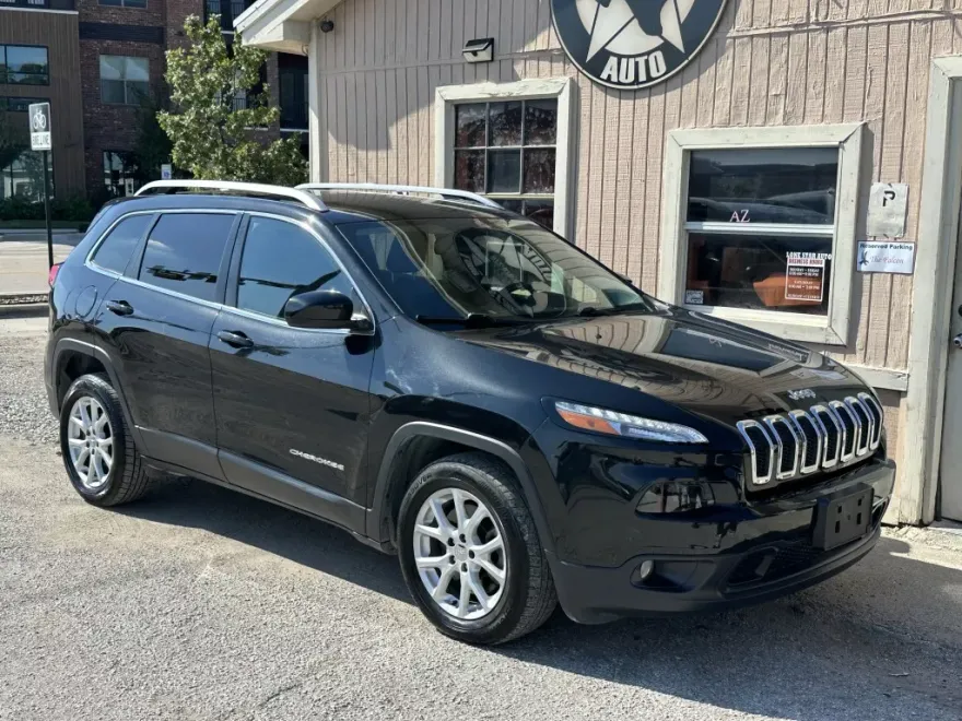 2016 Jeep Cherokee Latitude photo 1