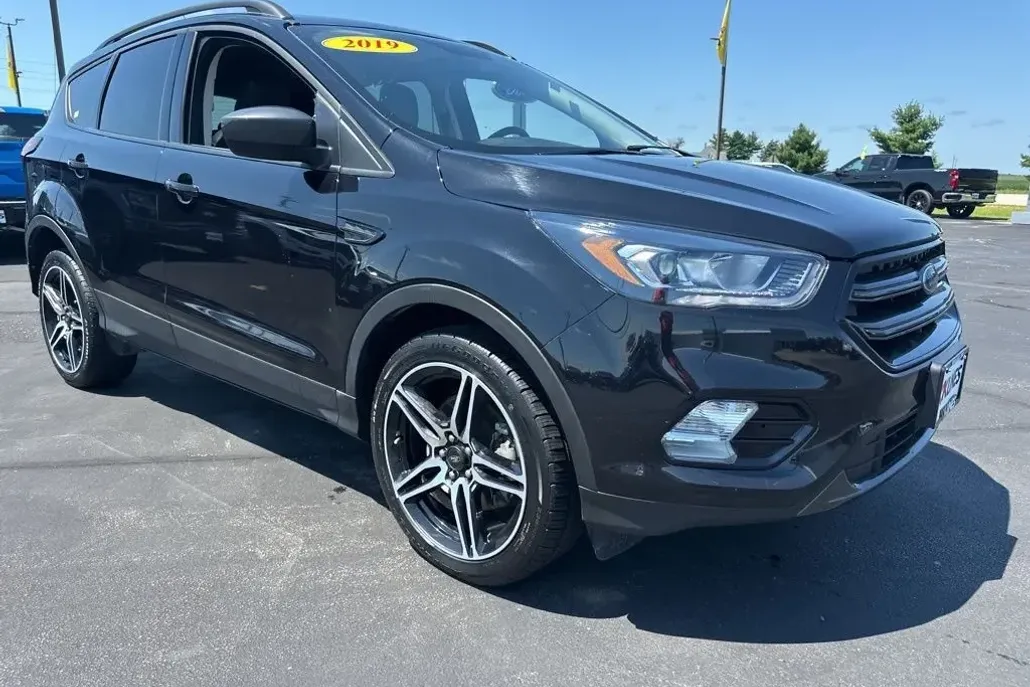 2019 Ford Escape SEL photo 1