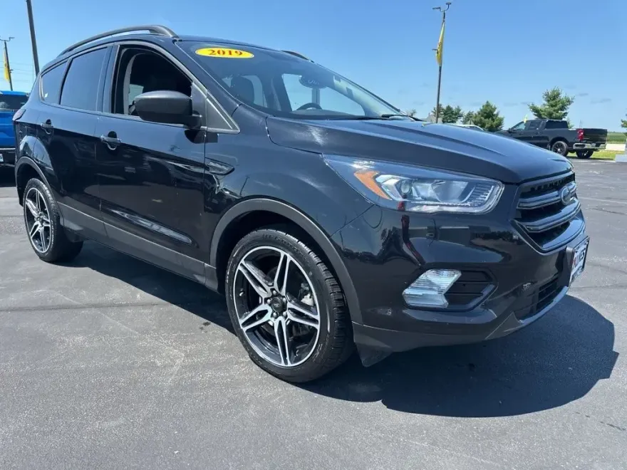 2019 Ford Escape SEL photo 1