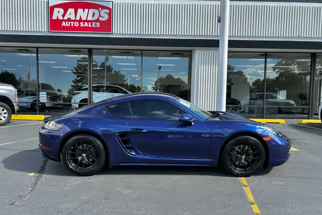 2021 Porsche Cayman T photo 1