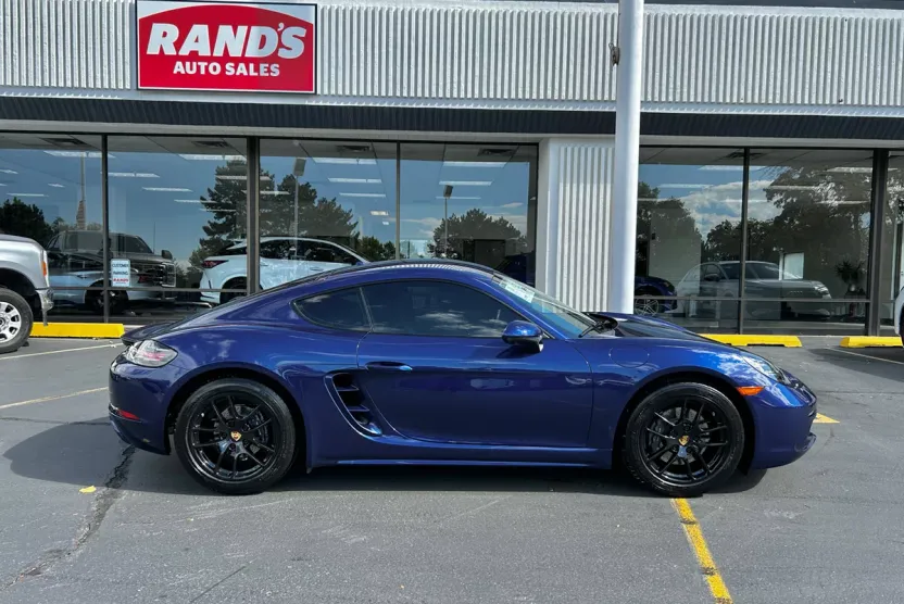 2021 Porsche Cayman T photo 1