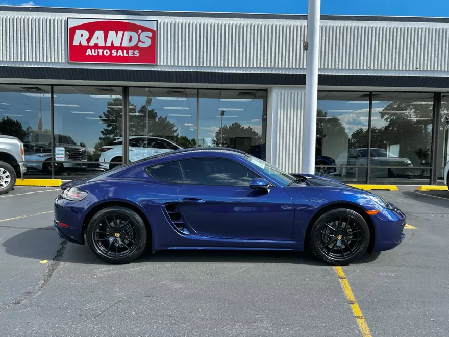 2021 Porsche Cayman T photo 1