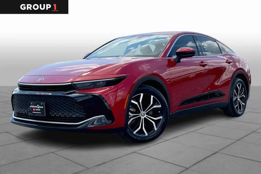 2023 Toyota Crown XLE photo 1