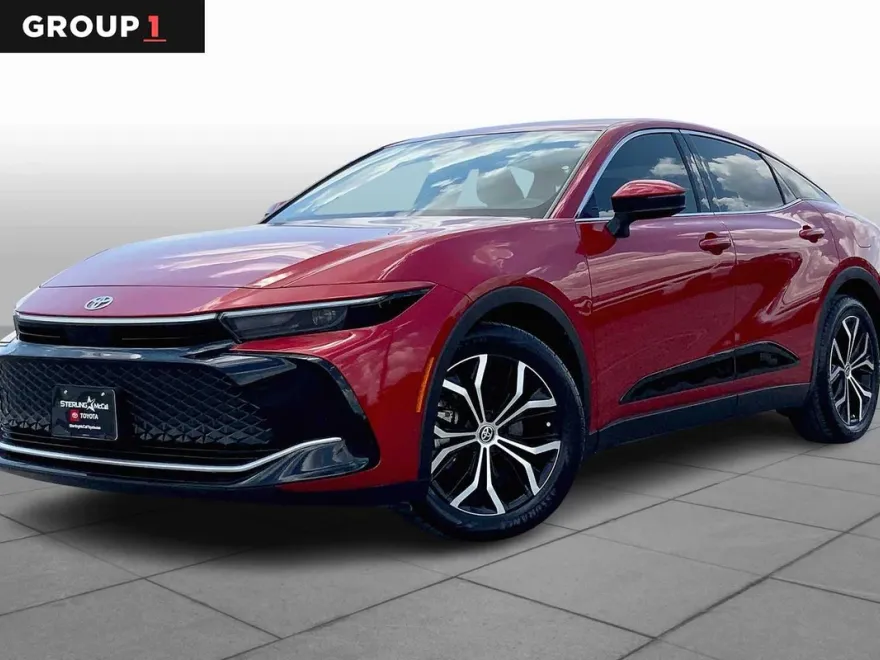 2023 Toyota Crown XLE photo 1