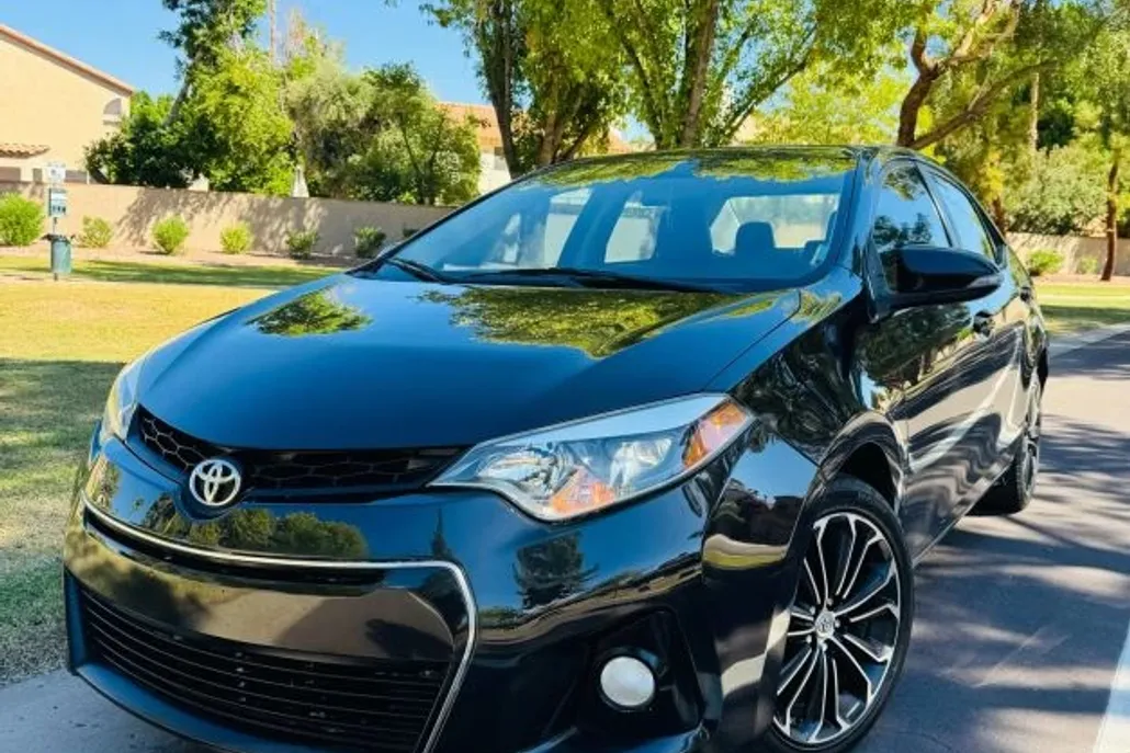 2015 Toyota Corolla L photo 1