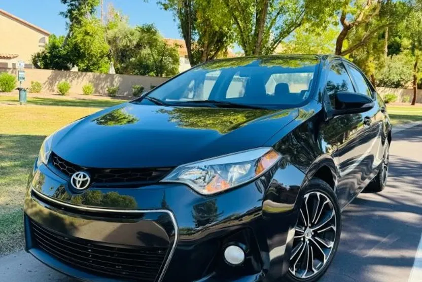 2015 Toyota Corolla L photo 1