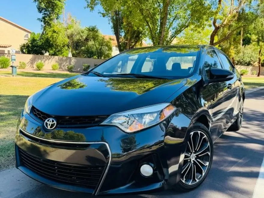 2015 Toyota Corolla L photo 1