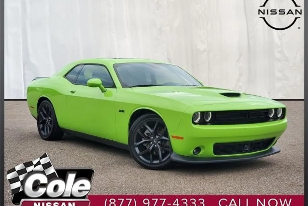 2023 Dodge Challenger R/T photo 1
