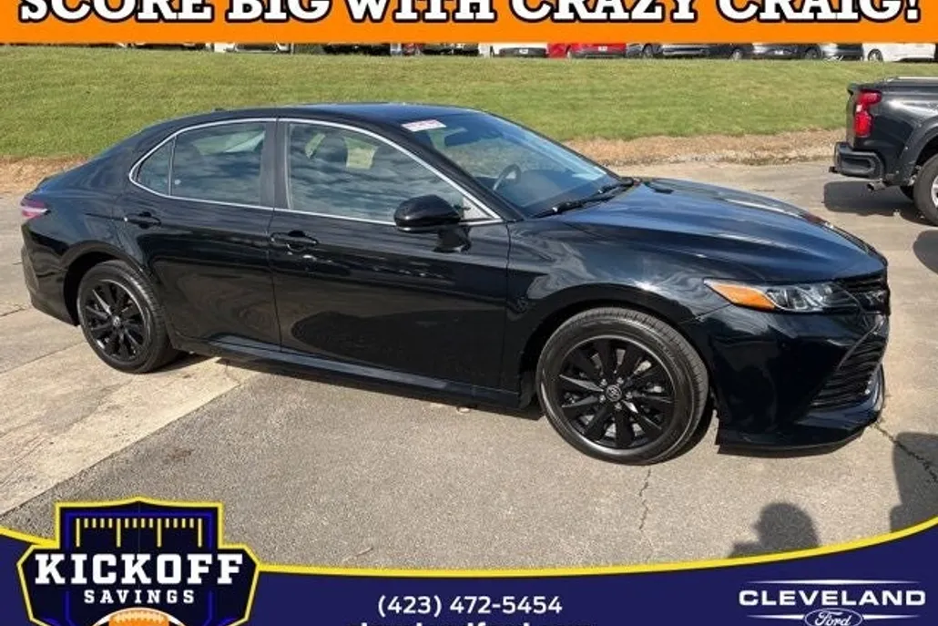 2020 Toyota Camry LE photo 1