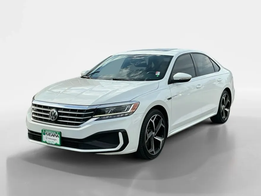 2022 Volkswagen Passat 2.0T R-Line photo 1
