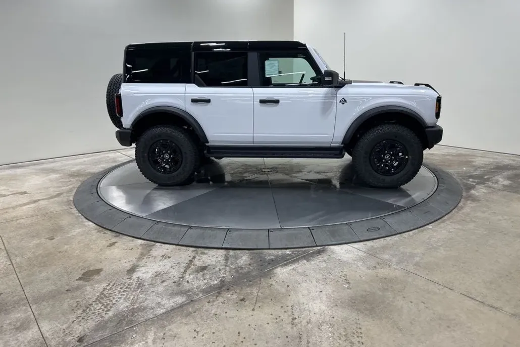 2025 Ford Bronco Outer Banks photo 1