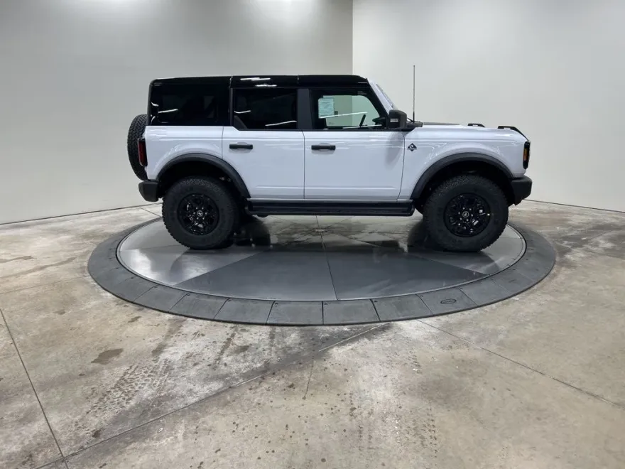 2025 Ford Bronco Outer Banks photo 1