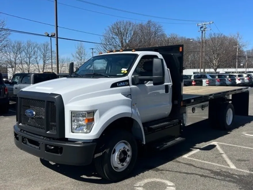 2024 Ford F-650 Base photo 1