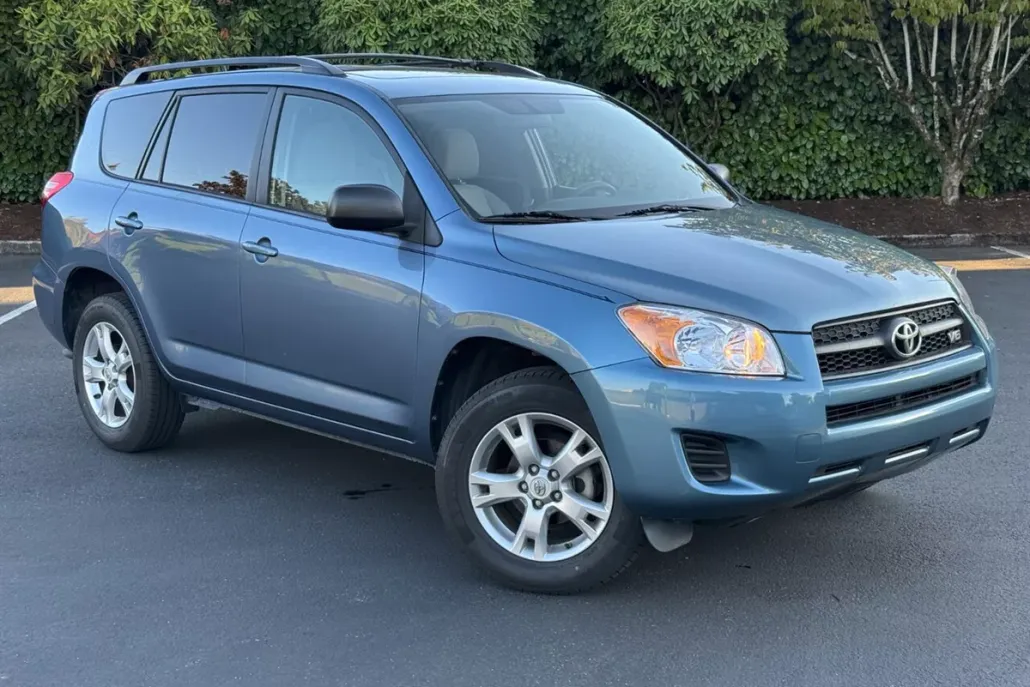 2011 Toyota RAV4 photo 1