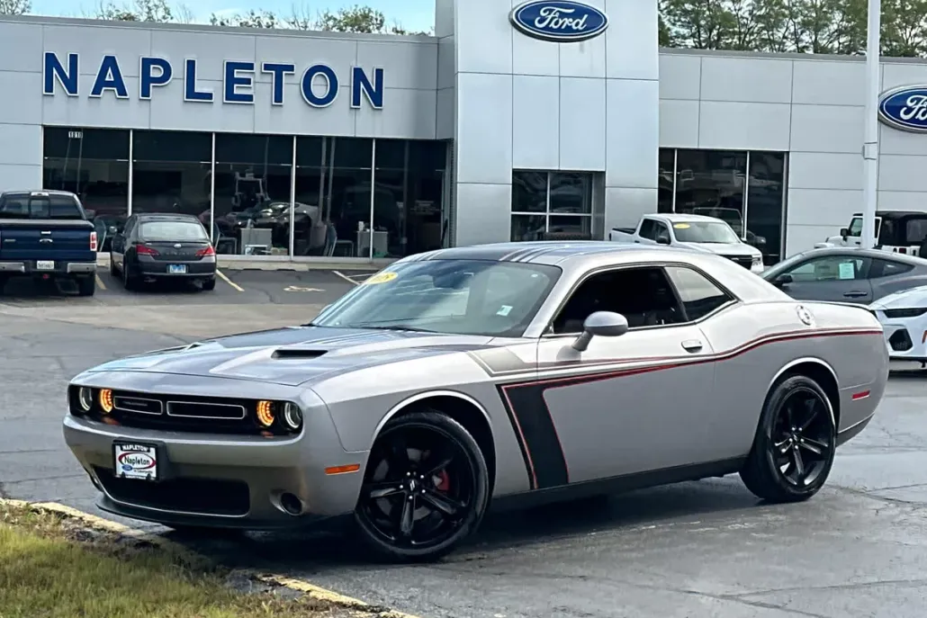 2015 Dodge Challenger SXT photo 1