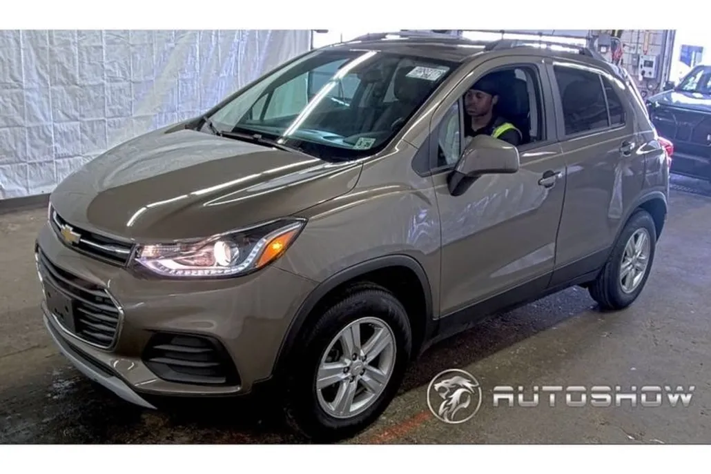 2021 Chevrolet Trax LT photo 1