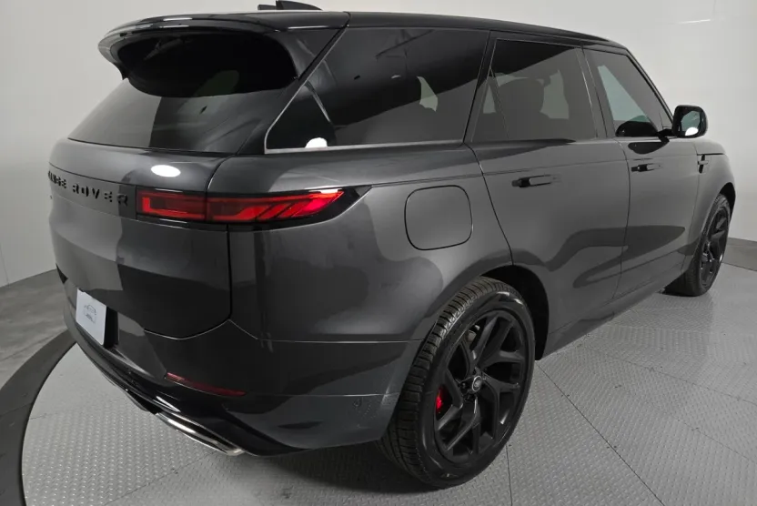 2025 Land Rover Range Rover Sport SE photo 1