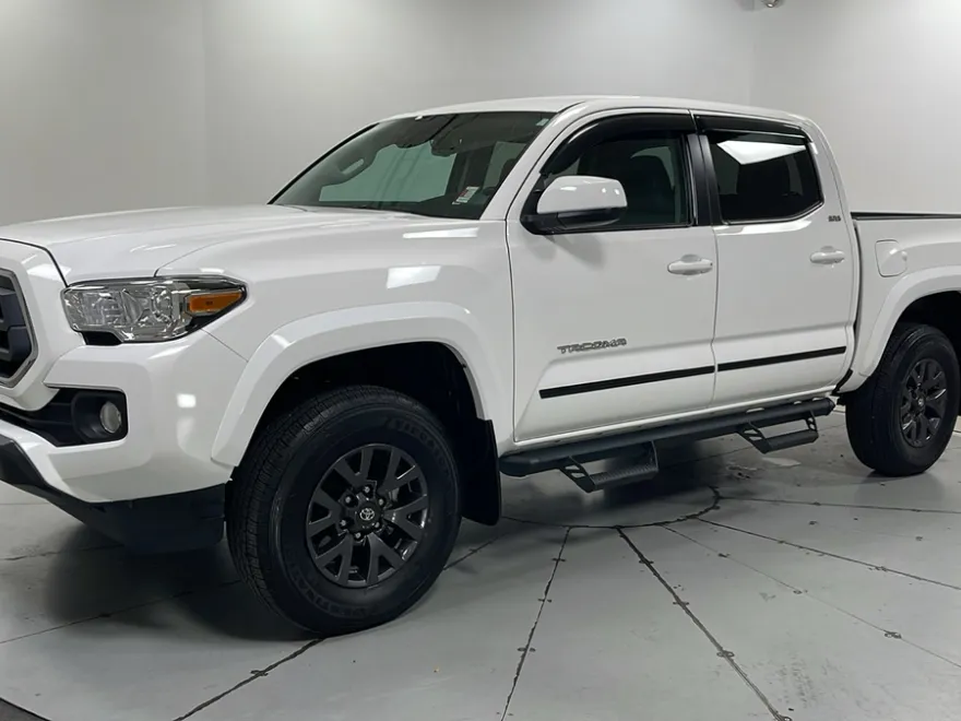 2023 Toyota Tacoma SR5 photo 1