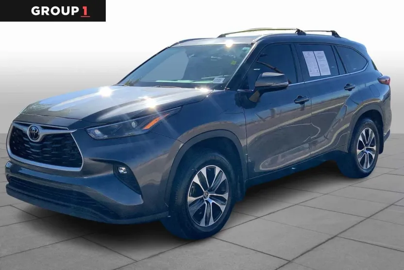2024 Toyota Highlander XLE photo 1