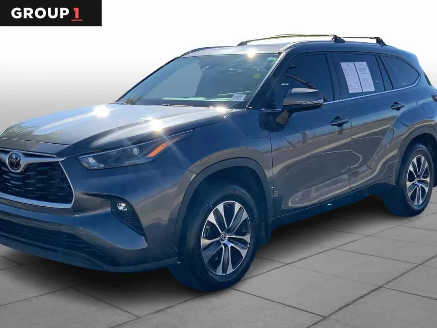 2024 Toyota Highlander XLE photo 1