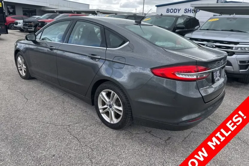 2018 Ford Fusion SE photo 1
