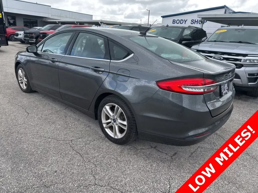 2018 Ford Fusion SE photo 1