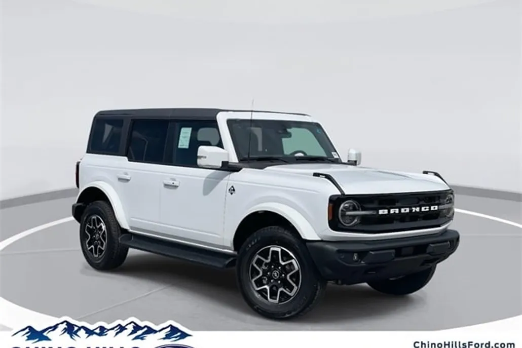 2025 Ford Bronco Outer Banks photo 1