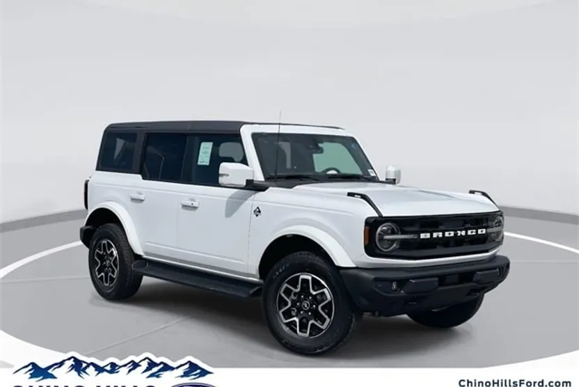 2025 Ford Bronco Outer Banks photo 1