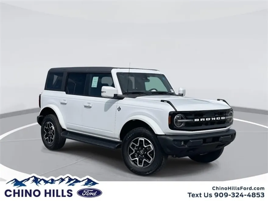 2025 Ford Bronco Outer Banks photo 1