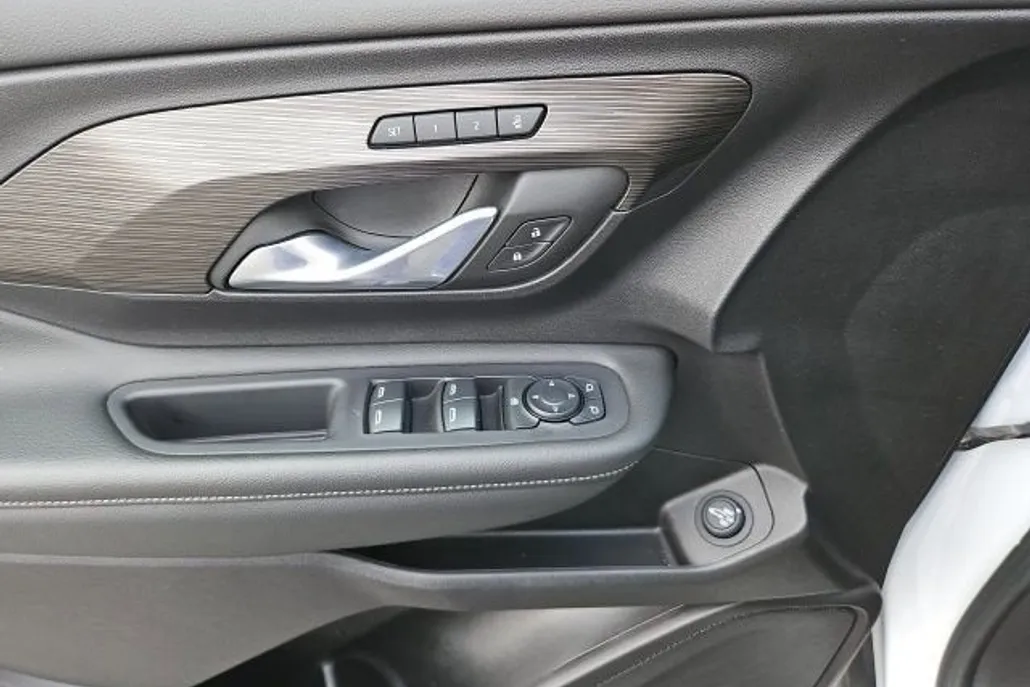 2024 Gmc Terrain SLT photo 1