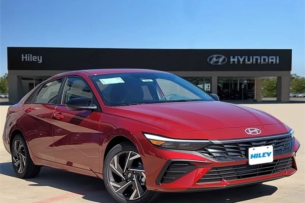 2025 Hyundai Elantra SEL Sport photo 1
