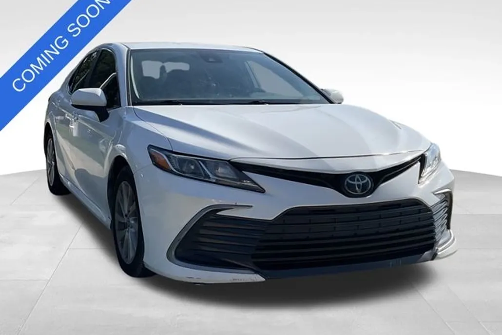2022 Toyota Camry LE photo 1