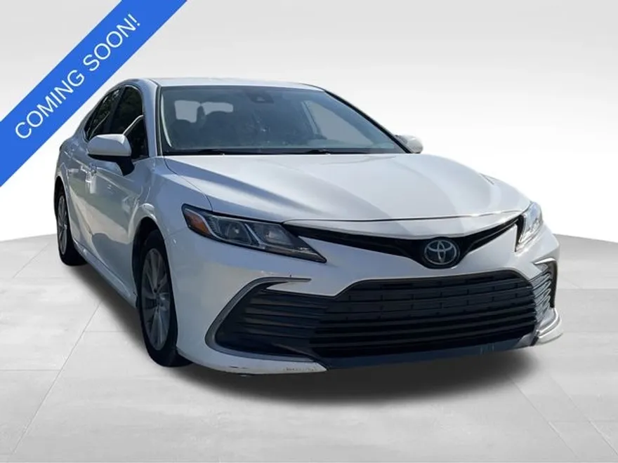 2022 Toyota Camry LE photo 1