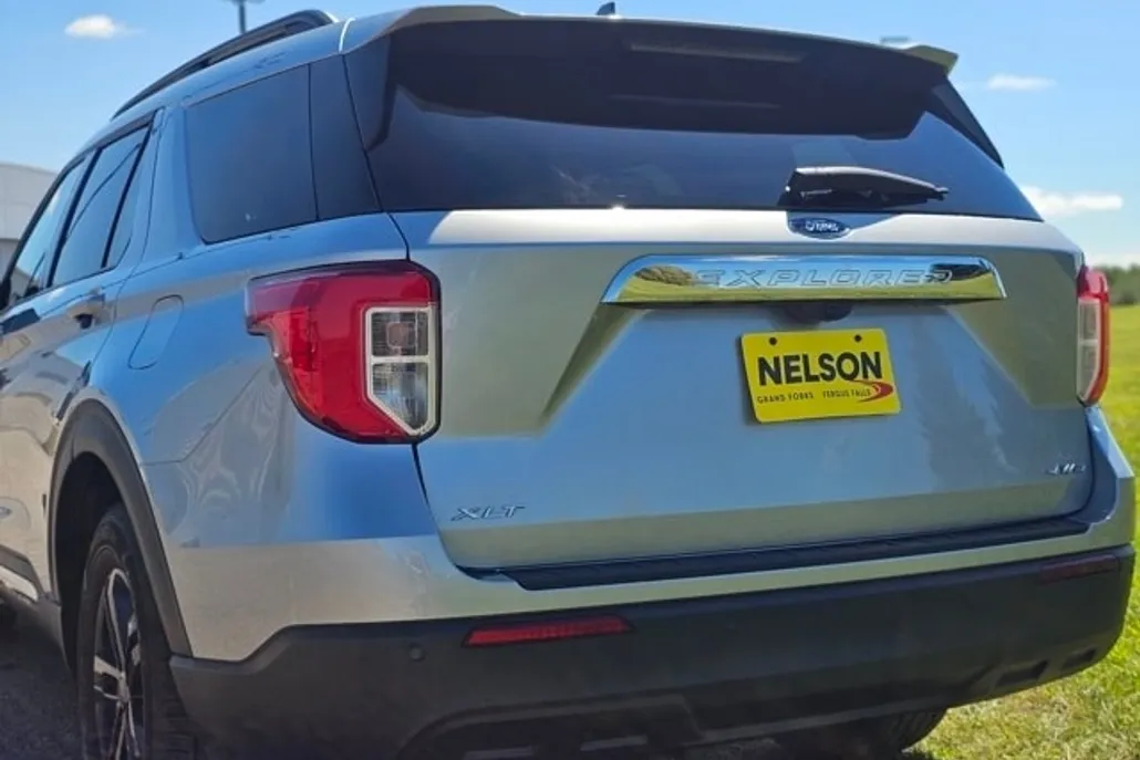 2023 Ford Explorer XLT photo 1