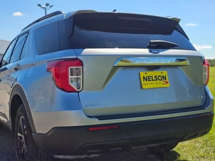 2023 Ford Explorer XLT photo 1