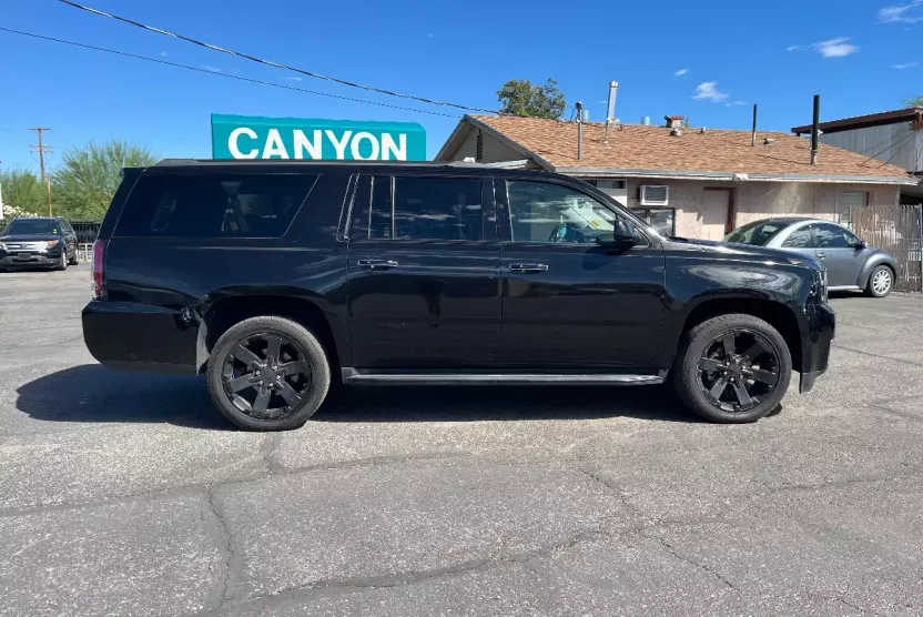 2017 Gmc Yukon XL Denali photo 1